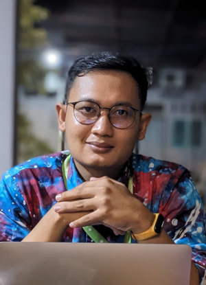 Narasi Fiksi Manusia dan Algoritma Alam