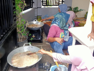 Kiat Usaha Wanita Tani Desa Kupu Brebes Olah Bawang Goreng