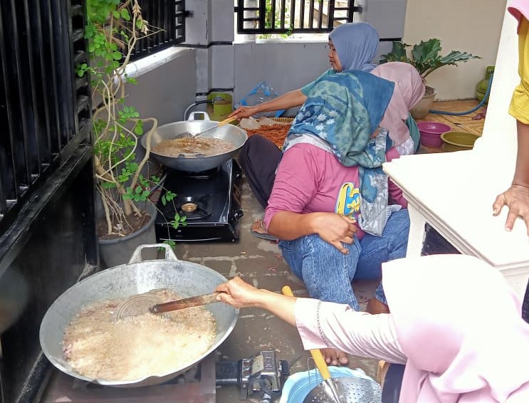Kiat Usaha Wanita Tani Desa Kupu Brebes Olah Bawang Goreng
