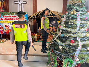 Polisi Sterilisasi Gereja di Pekalongan Jelang Perayaan Natal 2025