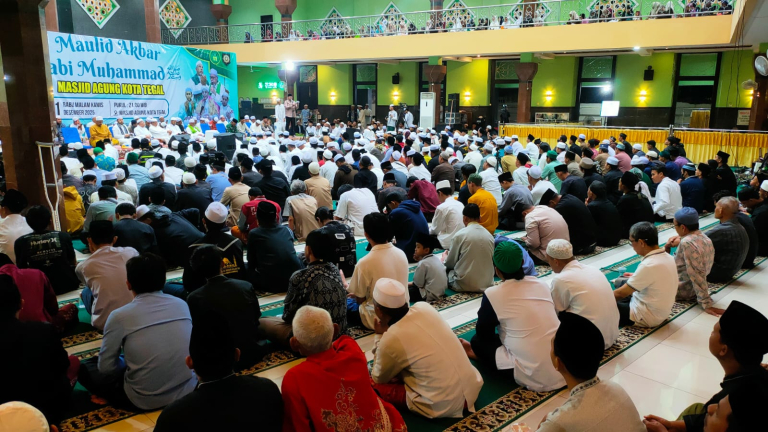 Ribuan Warga Tegal Zikir dan Istighotsah Sambut Tahun Baru 2026