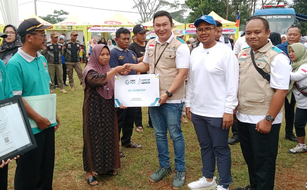 Aksi Sigap Bupati Batang, Selamatkan Warga Yang Tertahan Sakit di Malaysia