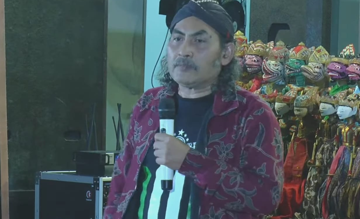 Sarasehan di Gedung Rakyat Slawi, Ngatawi Al Zastrow Blak-blakan Ungkap “Sampah” Budaya