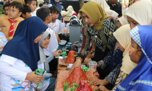 Mba Iin Tekankan Pendidikan Karakter di Pusaka Expo 2025 SD Ihsaniyah 1 Tegal