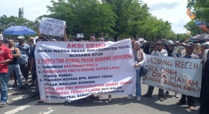 Pedagang Pasar Demo, Ajukan 7 Tuntutan ke Bupati Tegal