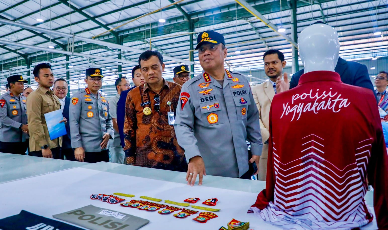 Pabrik Pailit di Pemalang Diaktifkan Jadi Produsen Seragam Polri