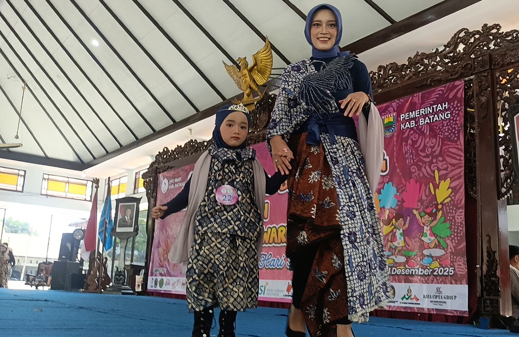 Peragaan Busana Batik, IWAPI Dekatkan Emosional Ibu dan Anak
