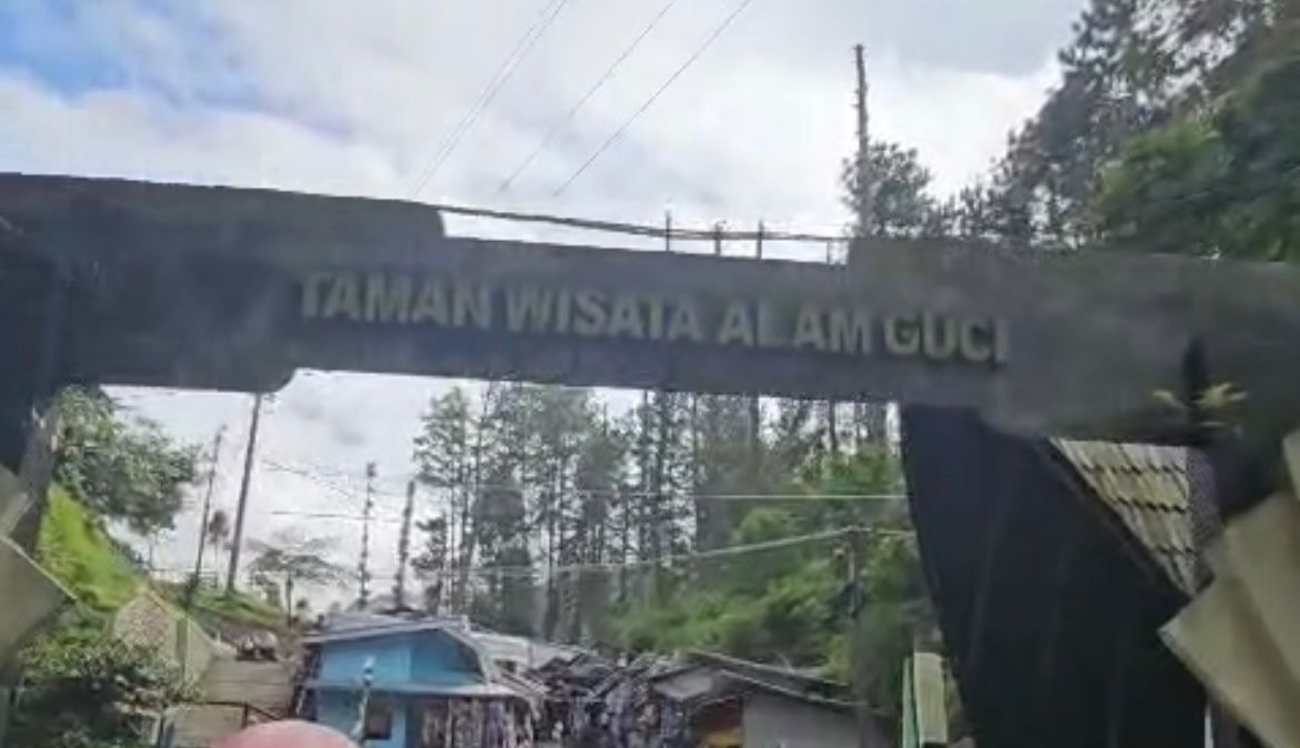 Liburan Telah Tiba, Waspadai Lima Tempat Wisata Alam Saat Musim Hujan