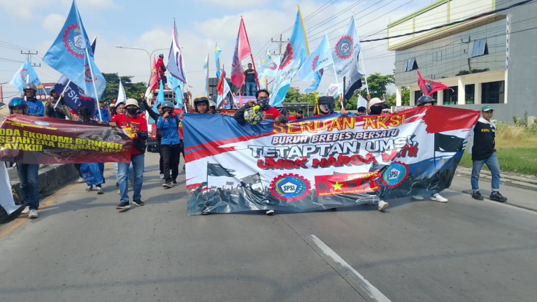 Buruh Demo, Bupati Brebes Usulkan UMK Maksimal Plus UMSK
