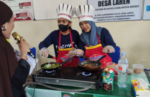 Ibu Desa Laren Brebes Adu Kreativitas di Lomba Masak Hari Ibu
