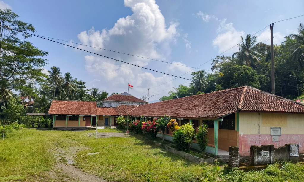 Kisah SDN Adisana Brebes, Lahir dari Aksi Warga Selamatkan Kereta Api1972