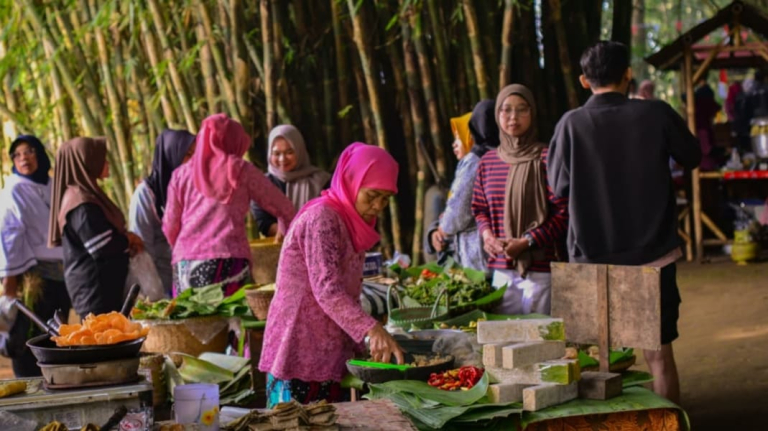 Pasar Slumpring, Kuliner di Kaki Gunung Slamet Jadi Favorit Artis