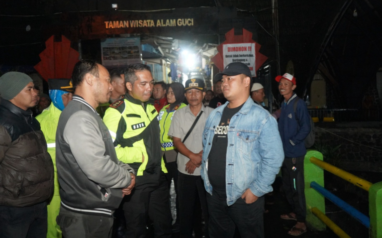 Bupati Tegal Respons Permintaan Pancuran 13 Guci Gratis