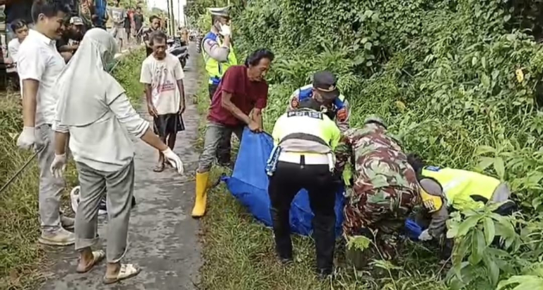 Motor Tertabrak KA Harina, Ibu dan Dua Anak Tewas di Siwalan Pekalongan