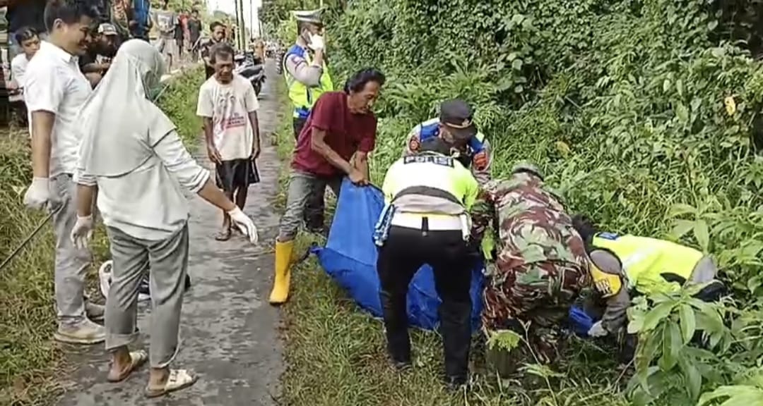 Motor Tertabrak KA Harina, Ibu dan Dua Anak Tewas di Siwalan Pekalongan