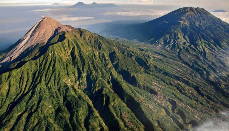 Dua Pendaki asal Magelang Dilaporkan Hilang di Gunung Slamet Via Dipajaya