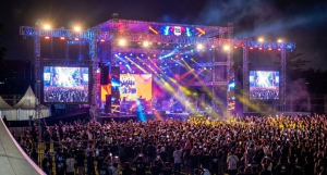 Meriah! Konser DEWA 19 Guncang Brebes