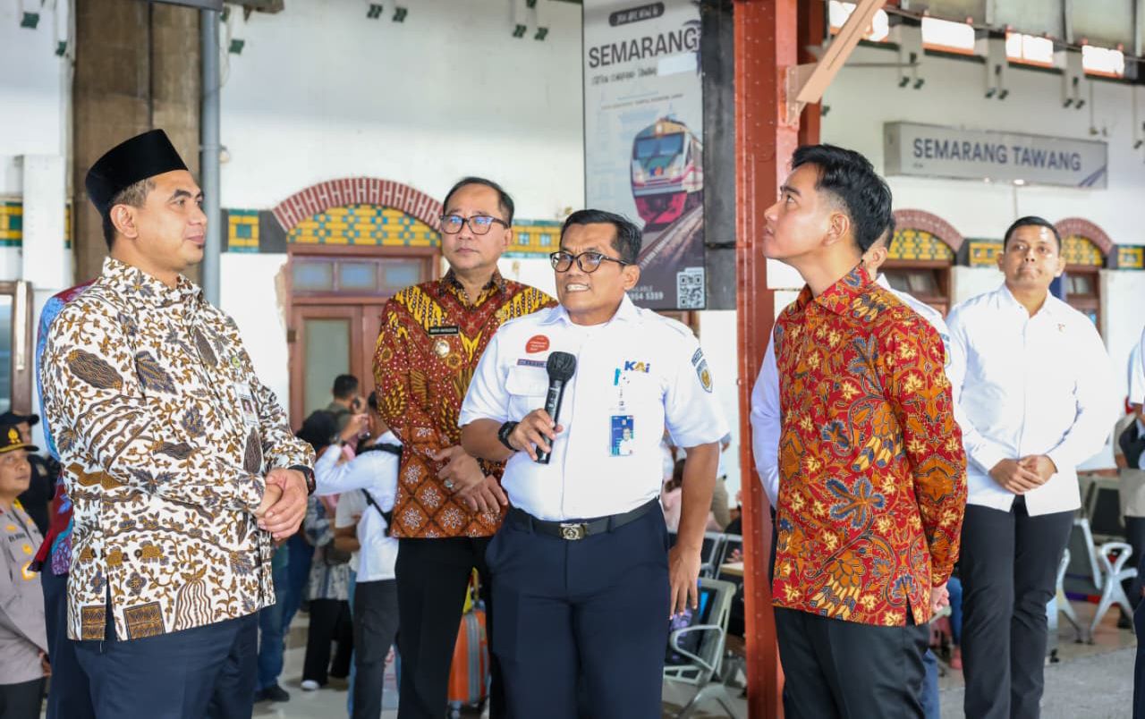Wagub Jateng Dampingi Wapres Tinjau Stasiun Tawang