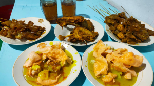 Kupat Blengong Pak Casir, Kuliner Ikonik dan Legendaris di Kota Tegal