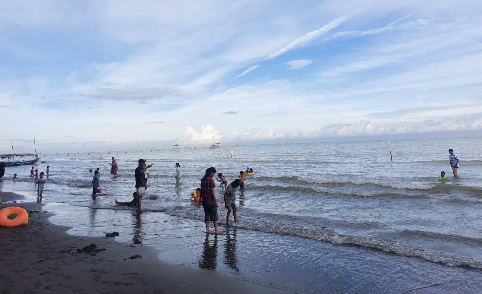 Nikmati Libur Nataru, Pantai Widuri Pemalang Jadi Jujugan Rekreasi Keluarga