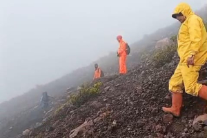 Pencarian Pendaki Hilang di Gunung Slamet Terkendala Cuaca