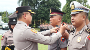 64 Polisi Pekalongan Naik Pangkat, Ada Tradisi Siraman & Tanam Pohon
