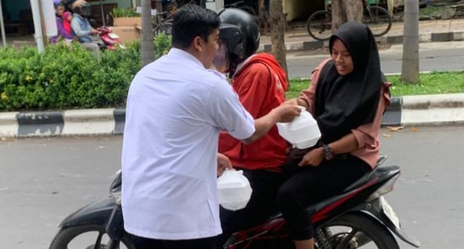 Sukses MBG, SPPG Dukuhwaru 1 Kabunan Tegal Bagi Nasi